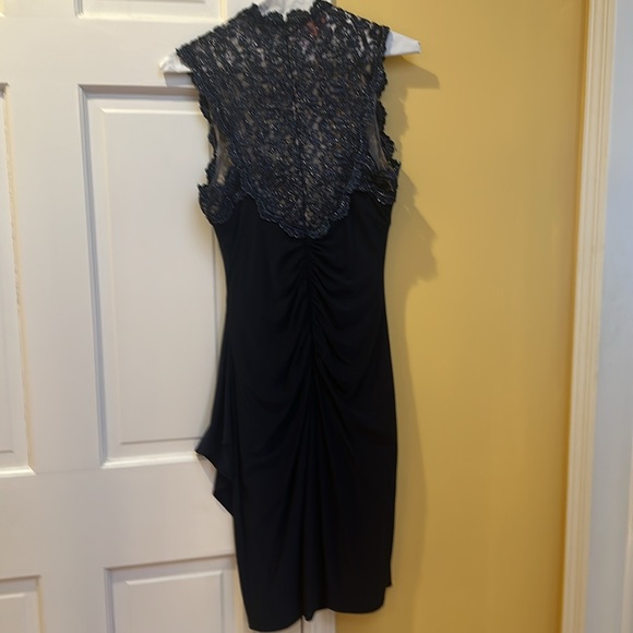 Xscape navy lace panel ruched dress, size 4. - Picture 3 of 8